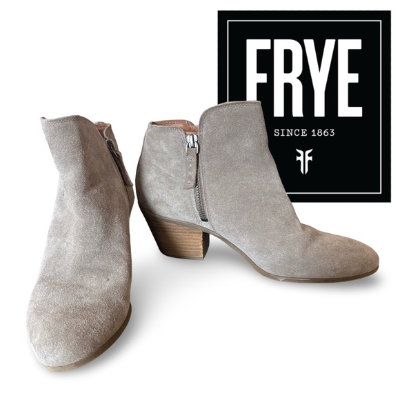 Frye Shoes - Frye Judith Double Zip Bootie in Taupe - sz 8.5